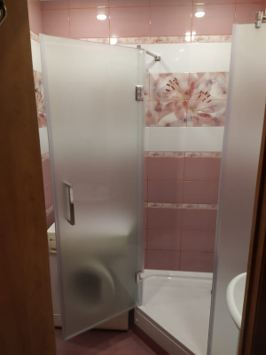 в.о., улица кораблестроителей 42/1 - душевое ограждение пятиугольное