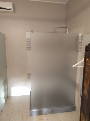 воронцовский бульвар 21 - душевая перегородка матовая 1000x2000